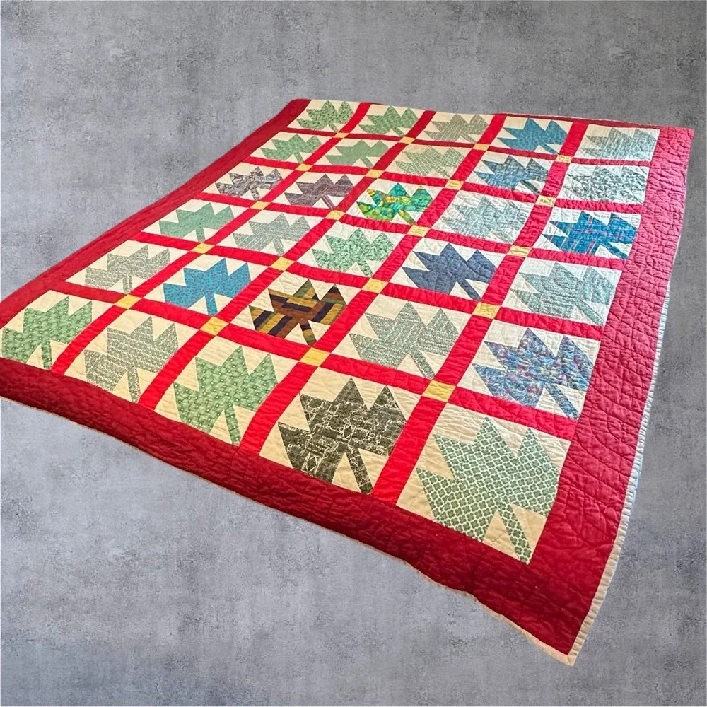 Vintage Handmade Maple Leaf Quilt 82x68 Red Green Cream Patchwork